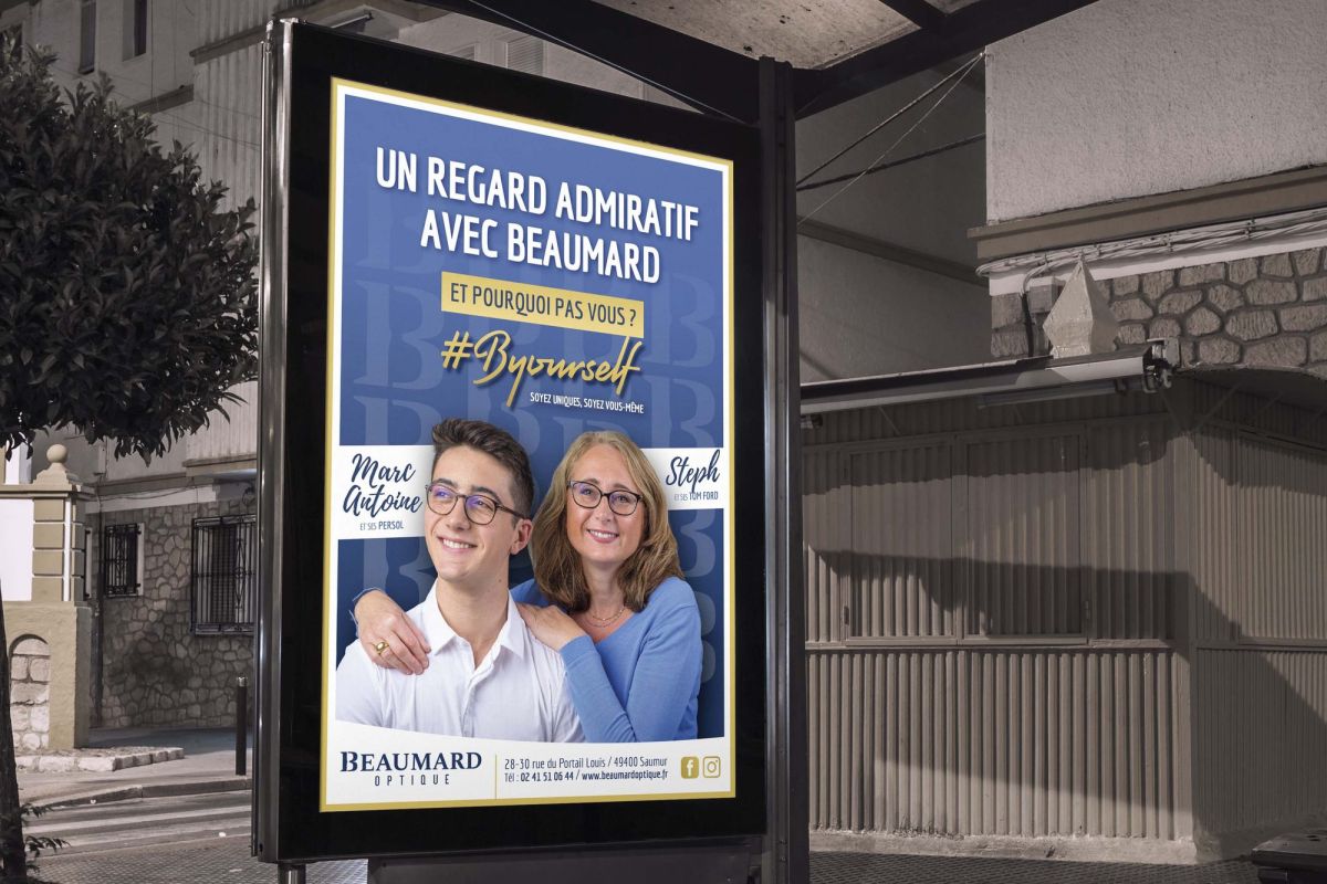 Affiche Beaumard Optique sur un abribus