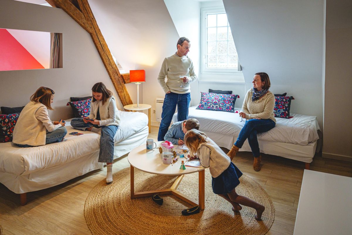 Famille dans une chambre de l’Hôtel Le Londres